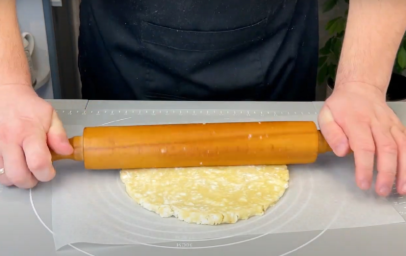 Краще, ніж піца: рецепт галети з помідорами і бринзою до вечері